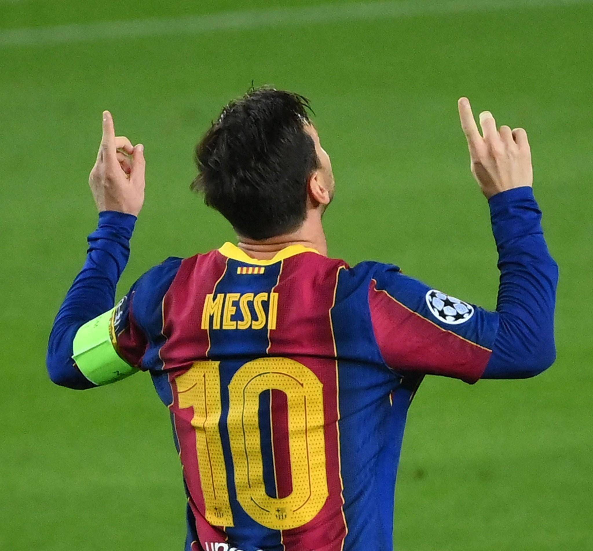 她在接受采 她在接受采