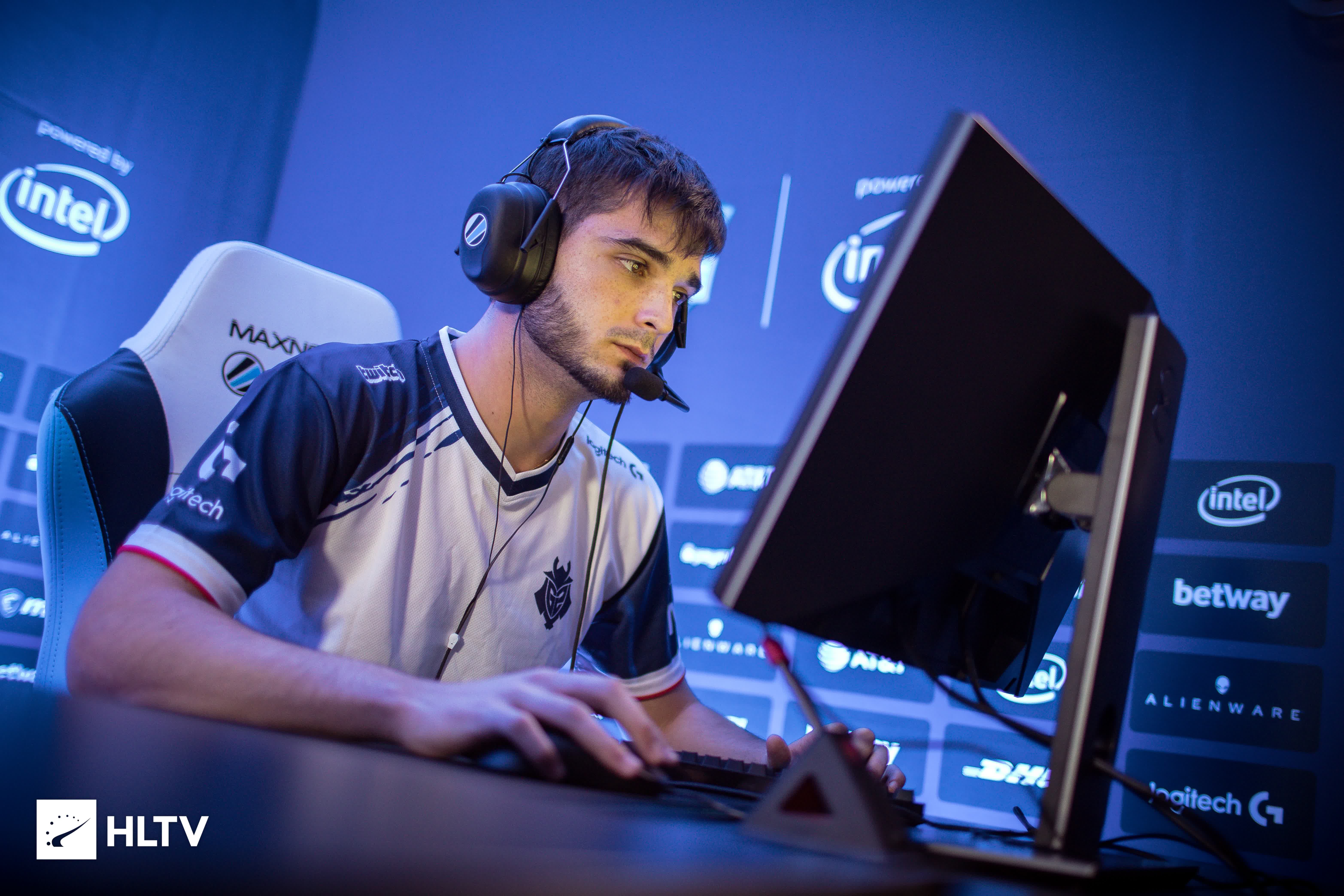 更显犀利 更显犀利