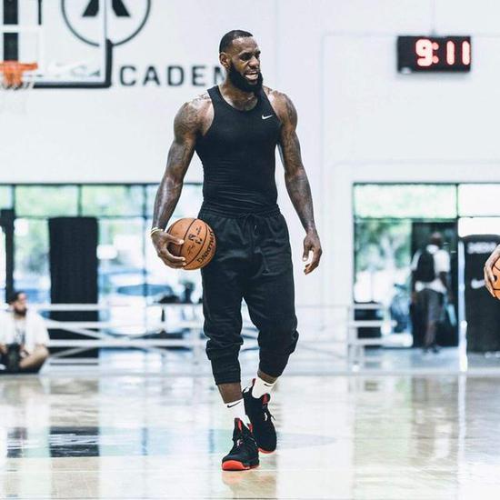 飘球盯后排 飘球盯后排