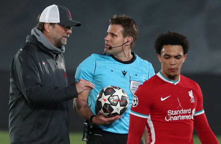 肘击哈登 肘击哈登